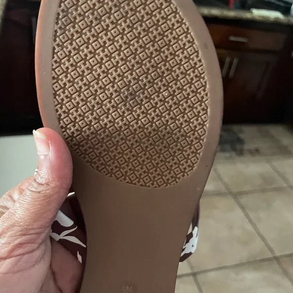 Tory Burch Floral Sandals new with box never worn ๐๐ธ๐ - Picture 8 of 9